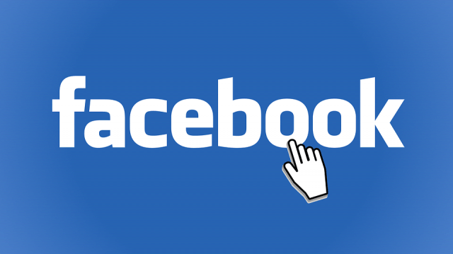 Seguro que conoces a alguien que está enganchado a los juegos que ofrece Facebook. Tiene juegos muy adictivos. Se convierten en viral. Como hemos dicho Facebook estudia todo al más mínimo detalle. Todos los juegos tienen niveles. Al llegar a un determinado nivel el propio juego no te deja continuar avanzando ¿qué ocurre en ese momento? O bien tienes que esperar unos días para que se te desbloquee, pedir a tus amigos vidas (molestas demasiado) o puedes comprar monedas para poder continuar. Muchas son las personas que optan por comprar estas monedas.  Ven que no es muy caro, pero unos dólares de uno, unos euros de otros, se hacen con dinero al final. Es una moneda virtual, pero que vale dinero de verdad.