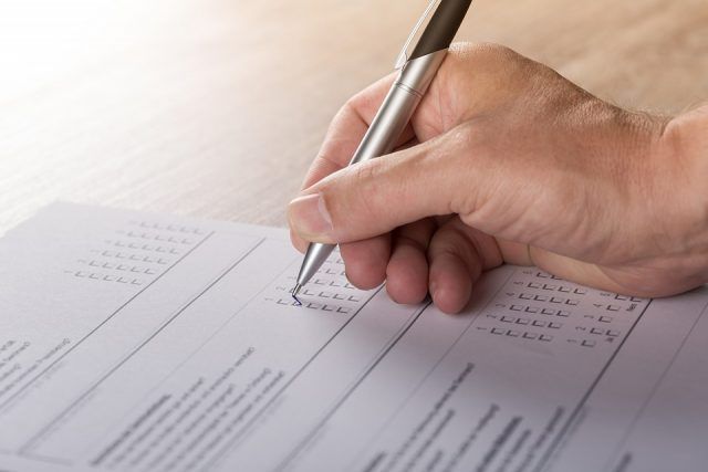 El informe de gestión es el documento que contiene todas las tareas de gestión, dirección, coordinación y administración que se realizan en un margen de tiempo dentro de una empresa. Se puede hacer de manera trimestral, semestral o anual, aunque se puede realizar en otro momento siempre que sea conveniente.Se puede decir que está dentro de la  labor de transparencia de la empresa, pues en en informe de gestión aparecen las cuentas (contiene tareas específicas), el volumen estructural, las finanzas y las posibles oportunidades de negocio.