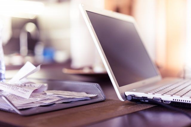 El término RFC no todo el mundo lo conoce ¿qué es el RFC? Estas siglas se traducen como "Registro federal de los contribuyentes" En este registro se identifica a todas las personas que hacen una actividad empresarial o económica y que tiene la obligación por lo tanto de pagar los impuestos que establecen en el país.