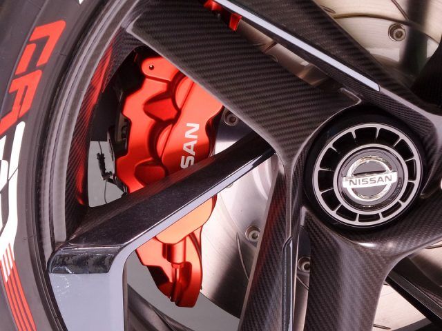 Quien tiene un coche Nissan tiene un tesoro. Es una empresa de origen japonesa que usa una alta tecnología en todo lo que hace. Suele fabricar coches en fábricas usando cadenas de montaje ¿te suena el Nissan Skyline, el Almera o el Micra?