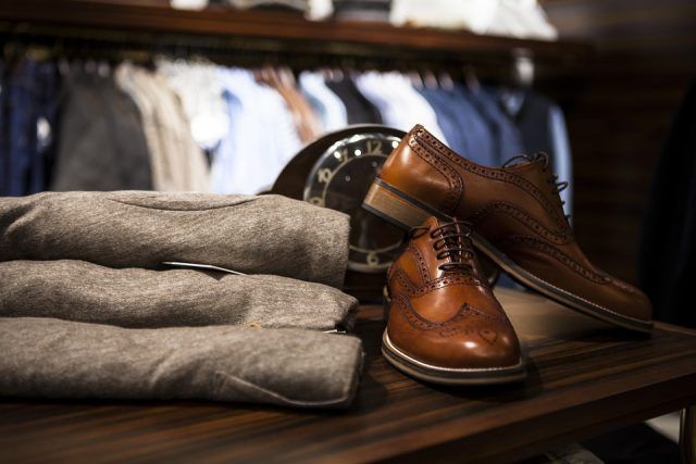 ¿Conoces Primark? ¿quién no ha ido a esta tienda ropa? Es una tienda de moda que tiene muchos adeptos gracias a que vende todo tipo de prendas tanto para la mujer, el hombre y niños. No solo podrás encontrar ropa, en Primark vende pijamas y ropa interior. Estas tiendas suelen estar ubicadas en centro comerciales. Aprovechan la gran afluencia que tienen estos centros para poder facturar con sus tiendas. Estas empresa está creciendo como la espuma. Lleva años subiendo como lo espuma. Seguro que te interesa trabajar en esta empresa. Te vamos a contar como puedes trabajar en Primark.