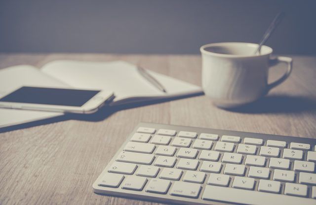 ¿Sabes lo qué es el número de la seguridad social o IMSS? Este número no es transferible entre los individuos. Cada persona tiene un número de IMMS y sirve para poder registrar a toda persona trabajadora o los que sean beneficiario. La seguridad Social es algo identificativo en Méjico. Hace muchos años que nació y se identifica junto las prestaciones médicas del país y con la representación de los trabajadores. Todos tenemos un número de la Seguridad Social y ninguno puede ser igual a otro. Casi en el momento del nacimiento de una persona se le asigna.