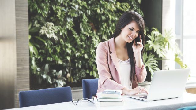 trabajar como recepcionista