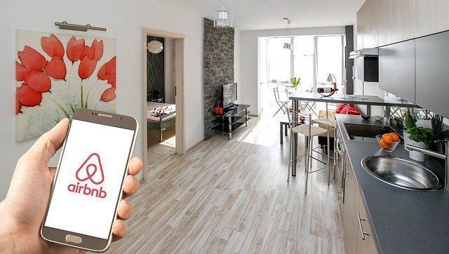 Airbnb y Uber.