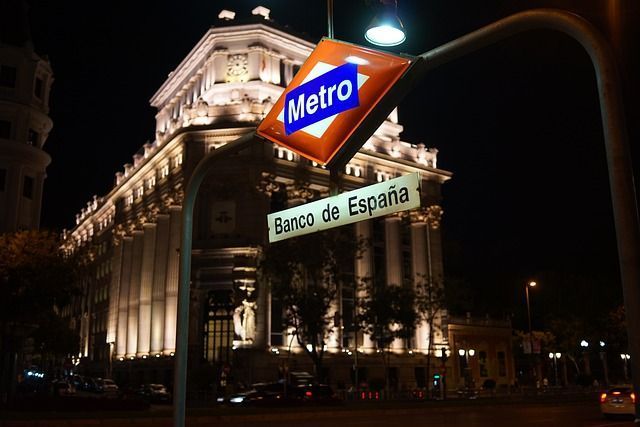 El banco público Español como institución reguladora de la banca privada en nuestro país
